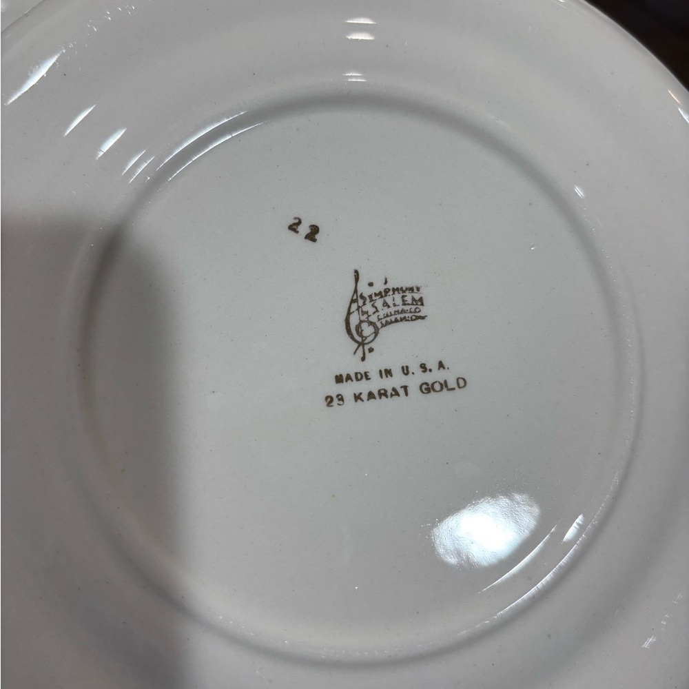 Salem 23 K Gold White Porcelain Bread and Butter Plates with Scroll Rim (8) - Picture 5 of 6